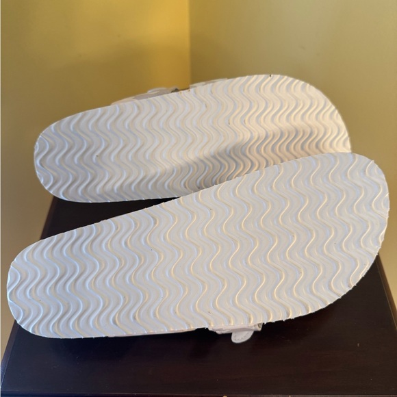 Time and Tru Asymmetric Strap Cushion Sandals In Pink Camo NWT Size 8 - Picture 6 of 7